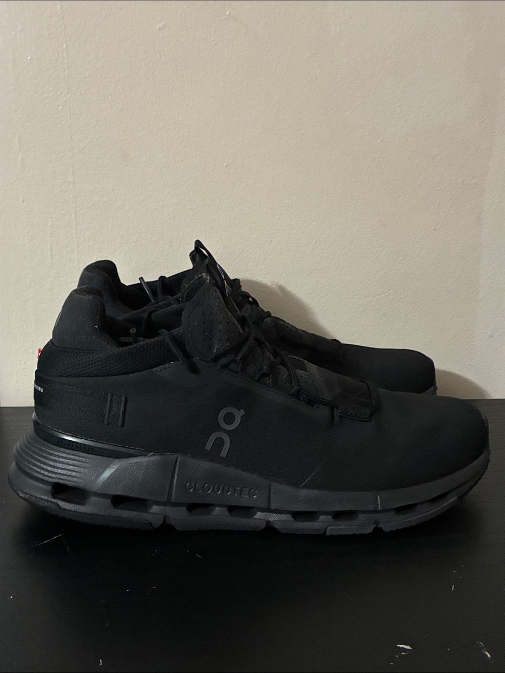 All-black On Cloudnova 2 sneaker with a cushioned sole and mesh upper size 11M